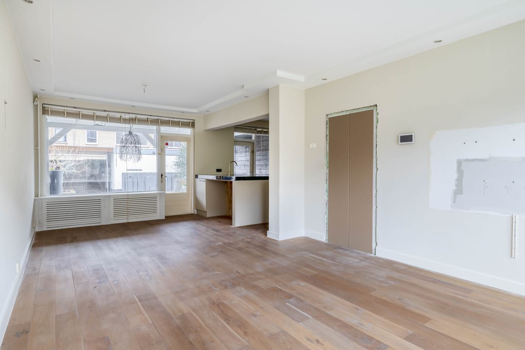 Photo 8 of Van Houtenstraat 44