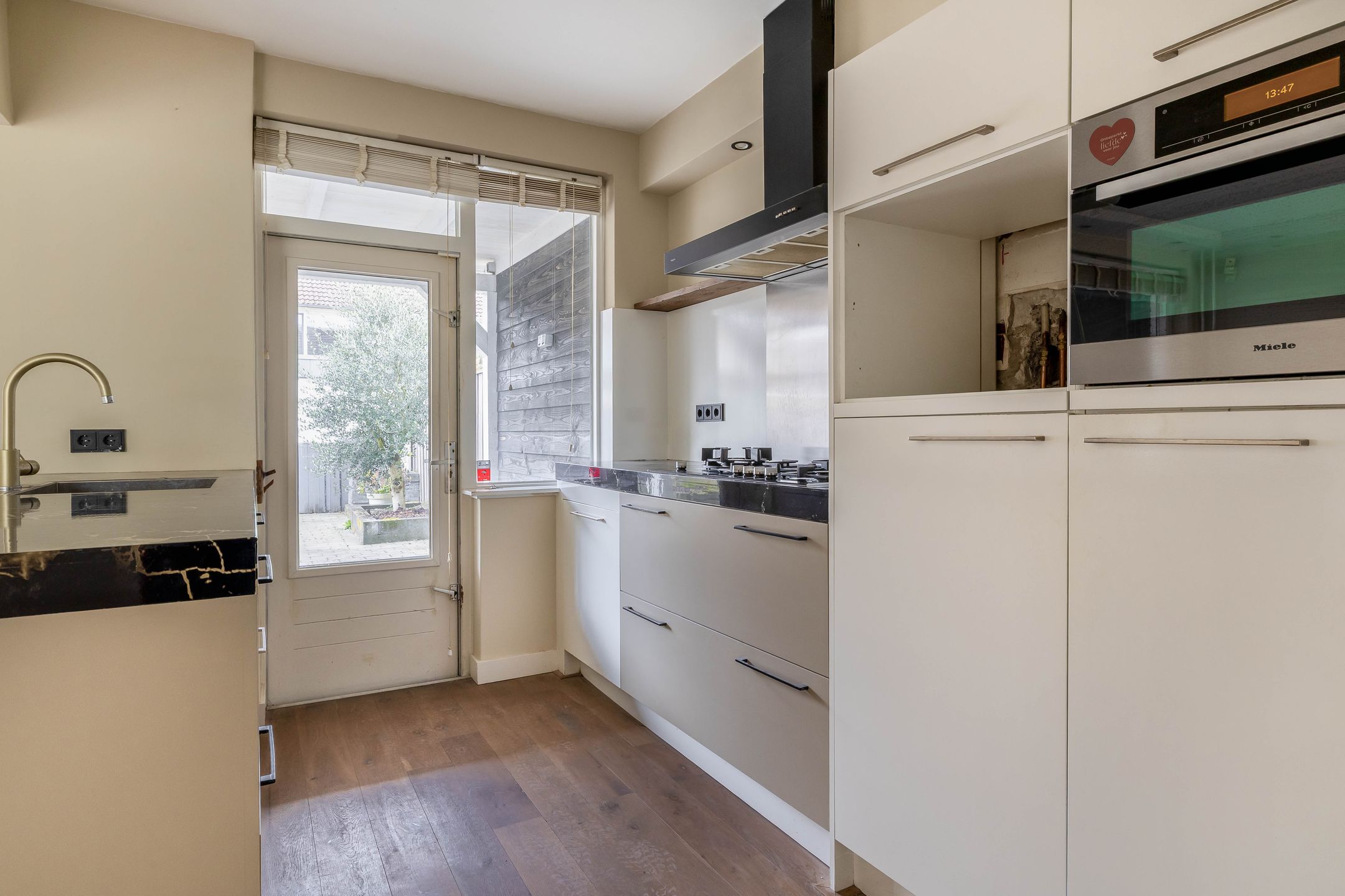 Photo 12 of Van Houtenstraat 44