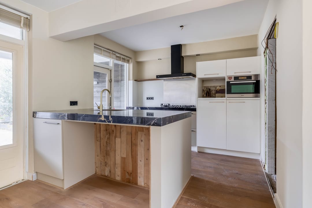 Photo 13 of Van Houtenstraat 44