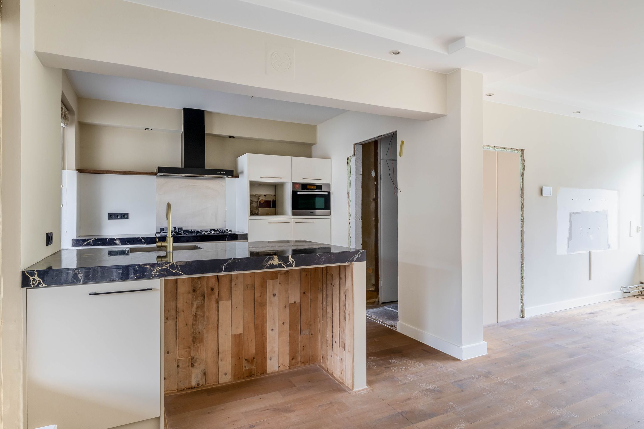 Photo 15 of Van Houtenstraat 44