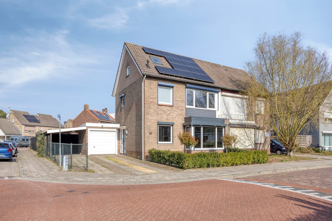 Foto 1 van van Middelhovenstraat 41