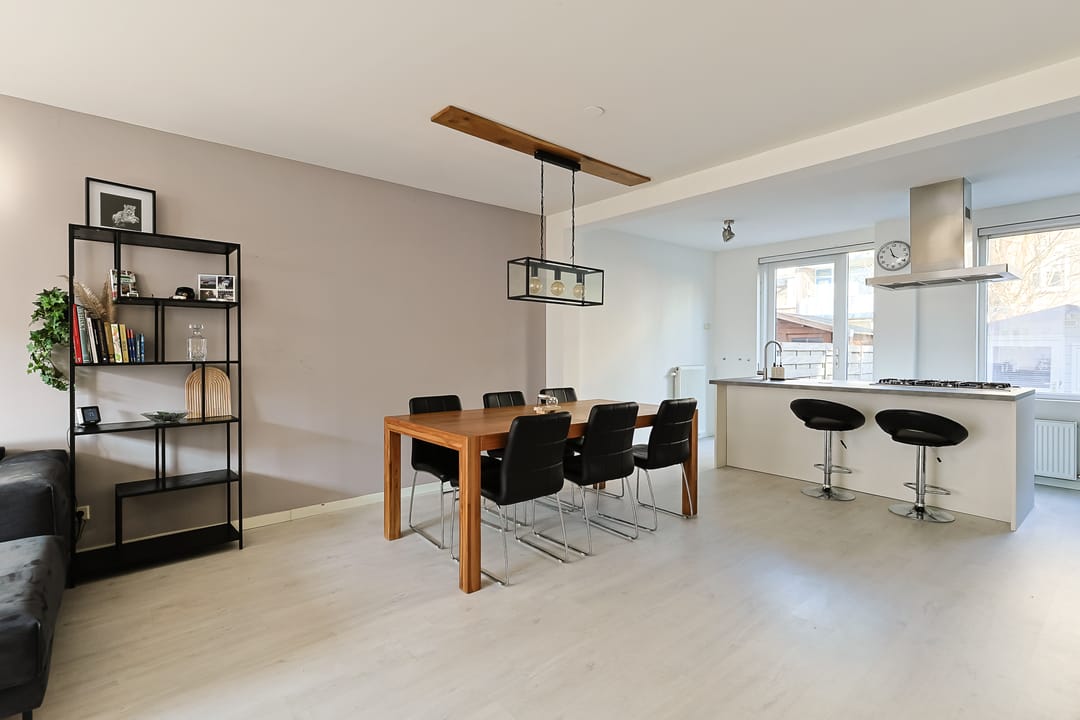 Photo 11 of Willemstraat 36