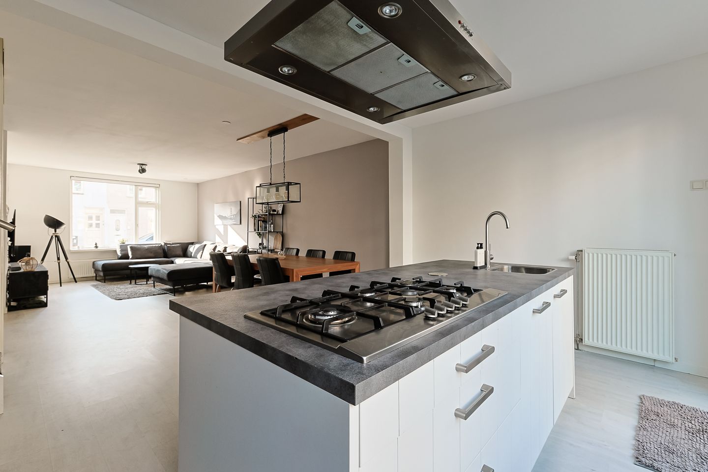 Photo 14 of Willemstraat 36