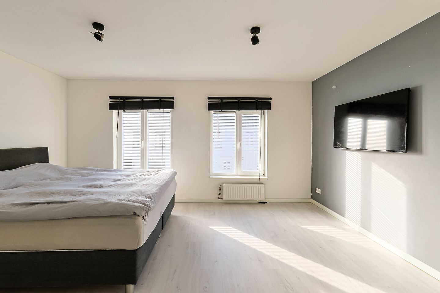 Photo 19 of Willemstraat 36