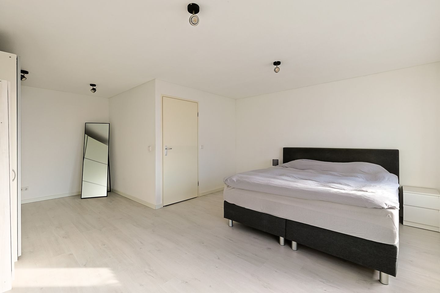 Photo 20 of Willemstraat 36