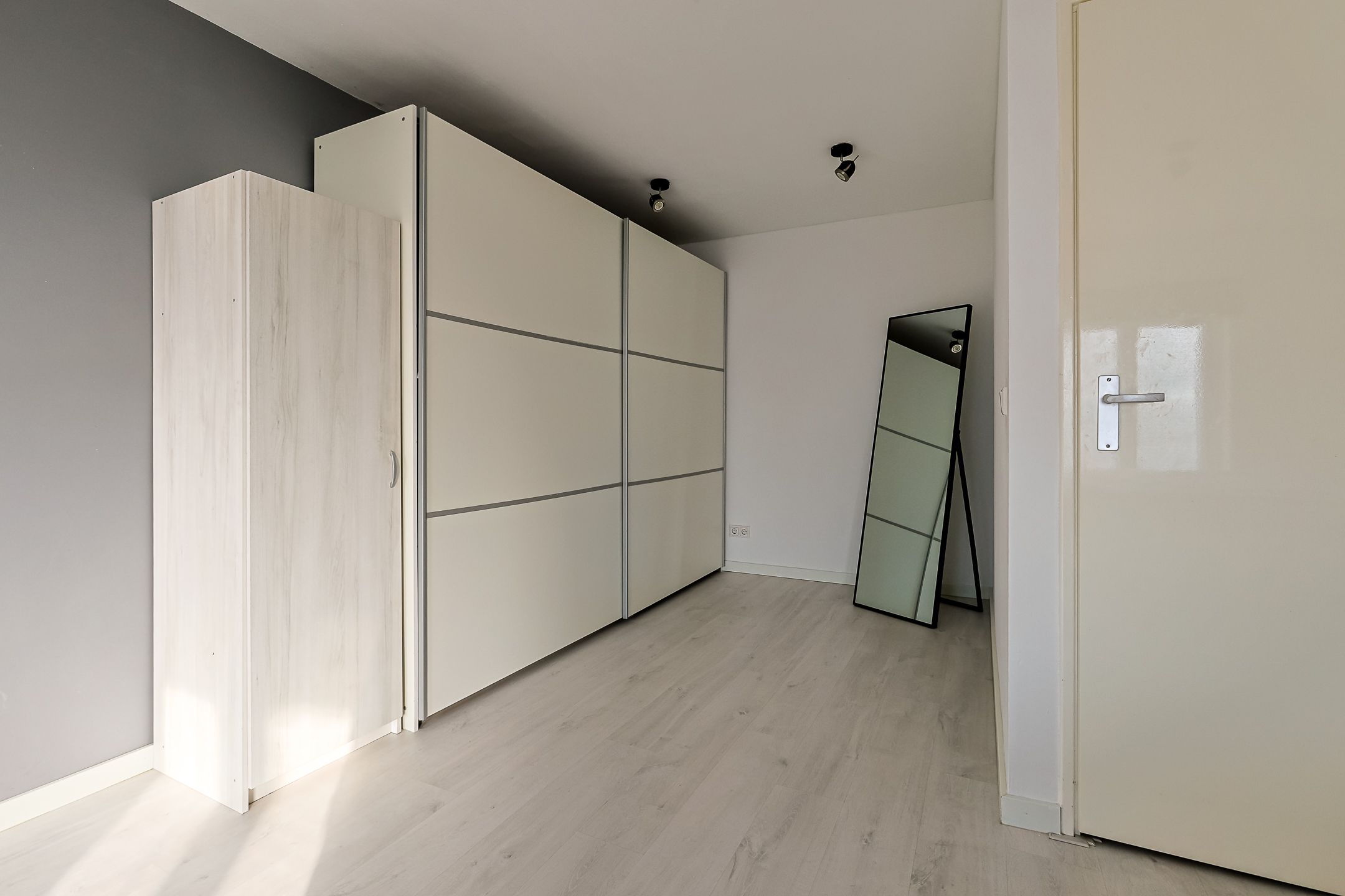 Photo 21 of Willemstraat 36