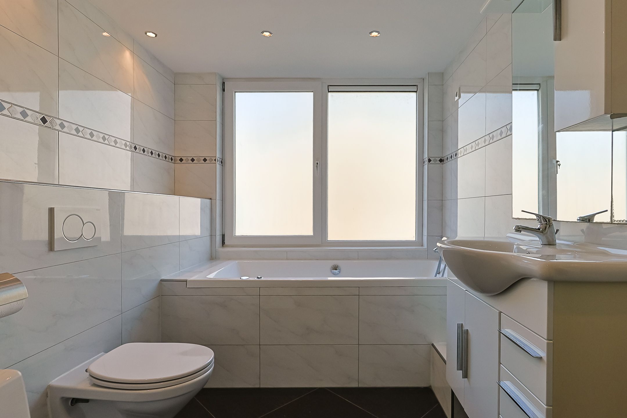 Photo 27 of Willemstraat 36