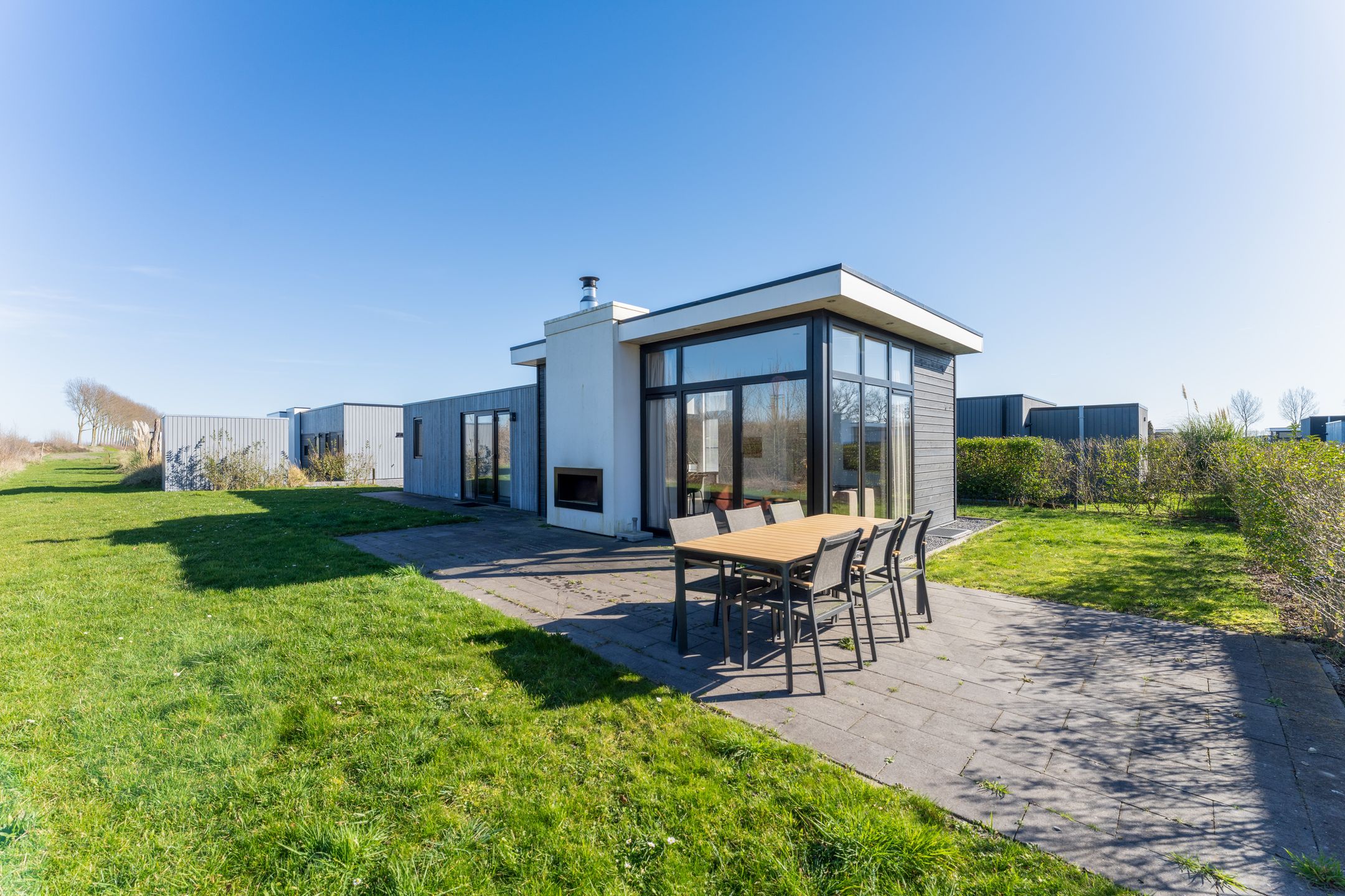 3-bedroom freehold villa in Nieuwvliet — photo 1 of 5