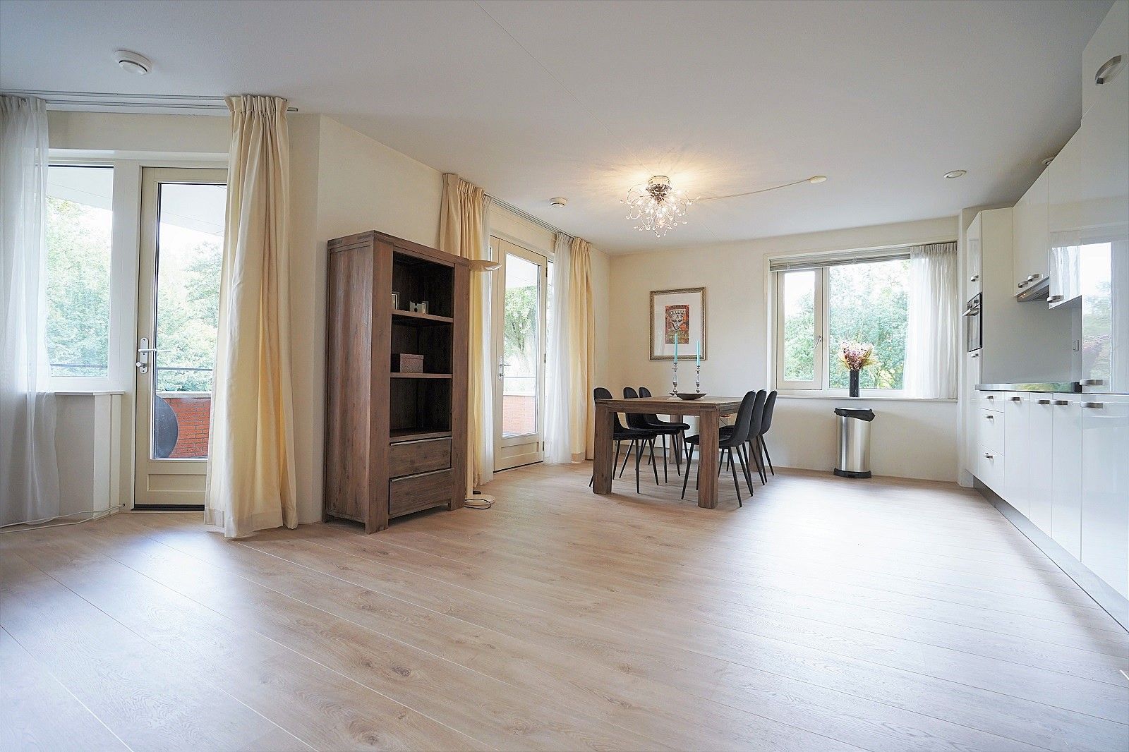 Foto 3 van Veenendaalplein 21