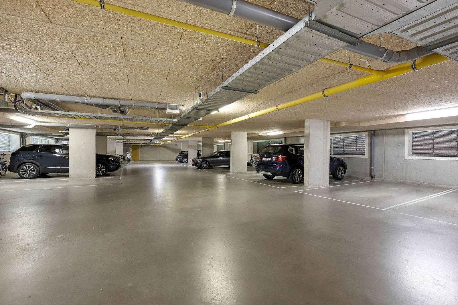 Foto 21 van Veenendaalplein 21