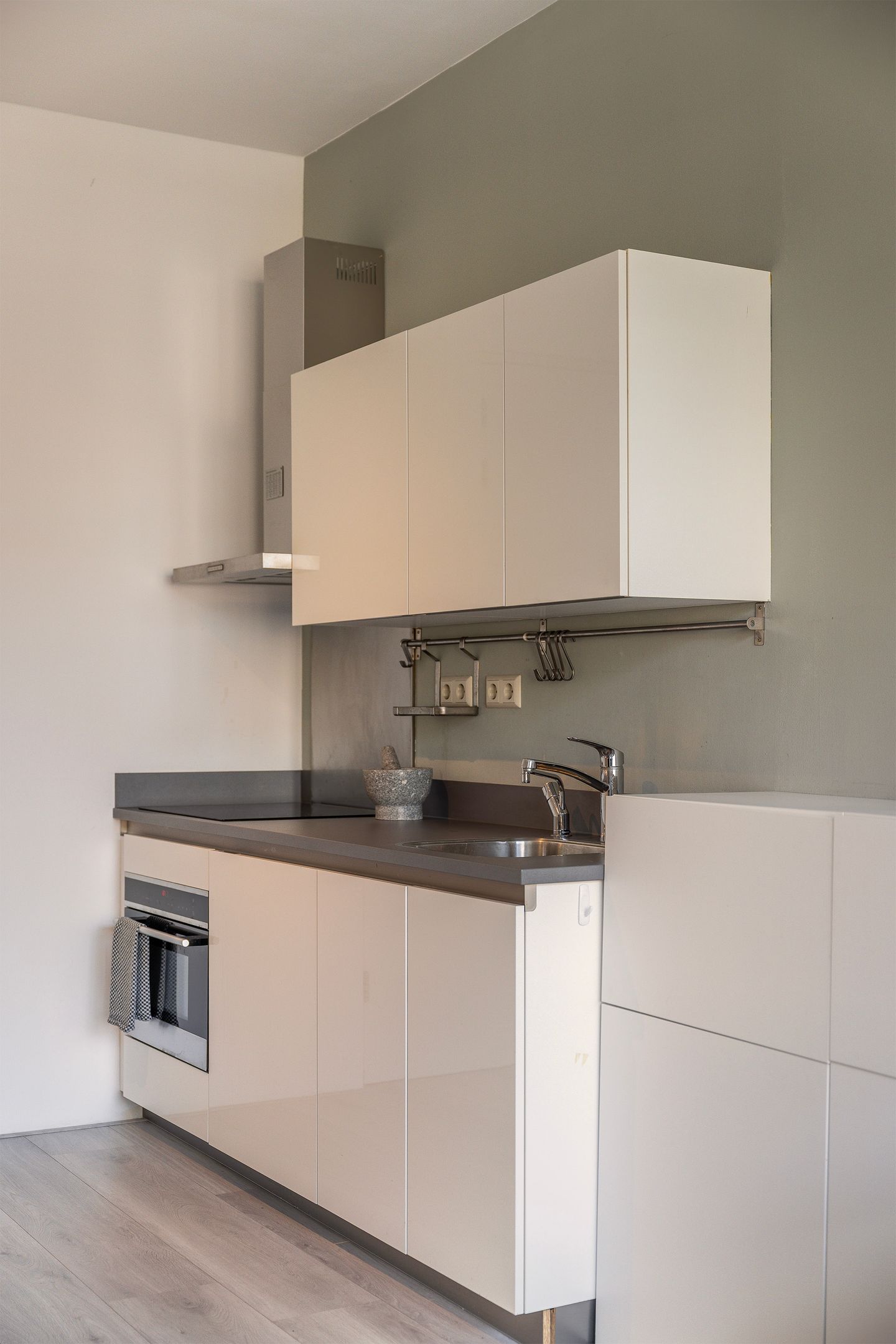Turn Key 1-Bedroom Apartment with Communal Courtyard near Rotterdam Central — 17