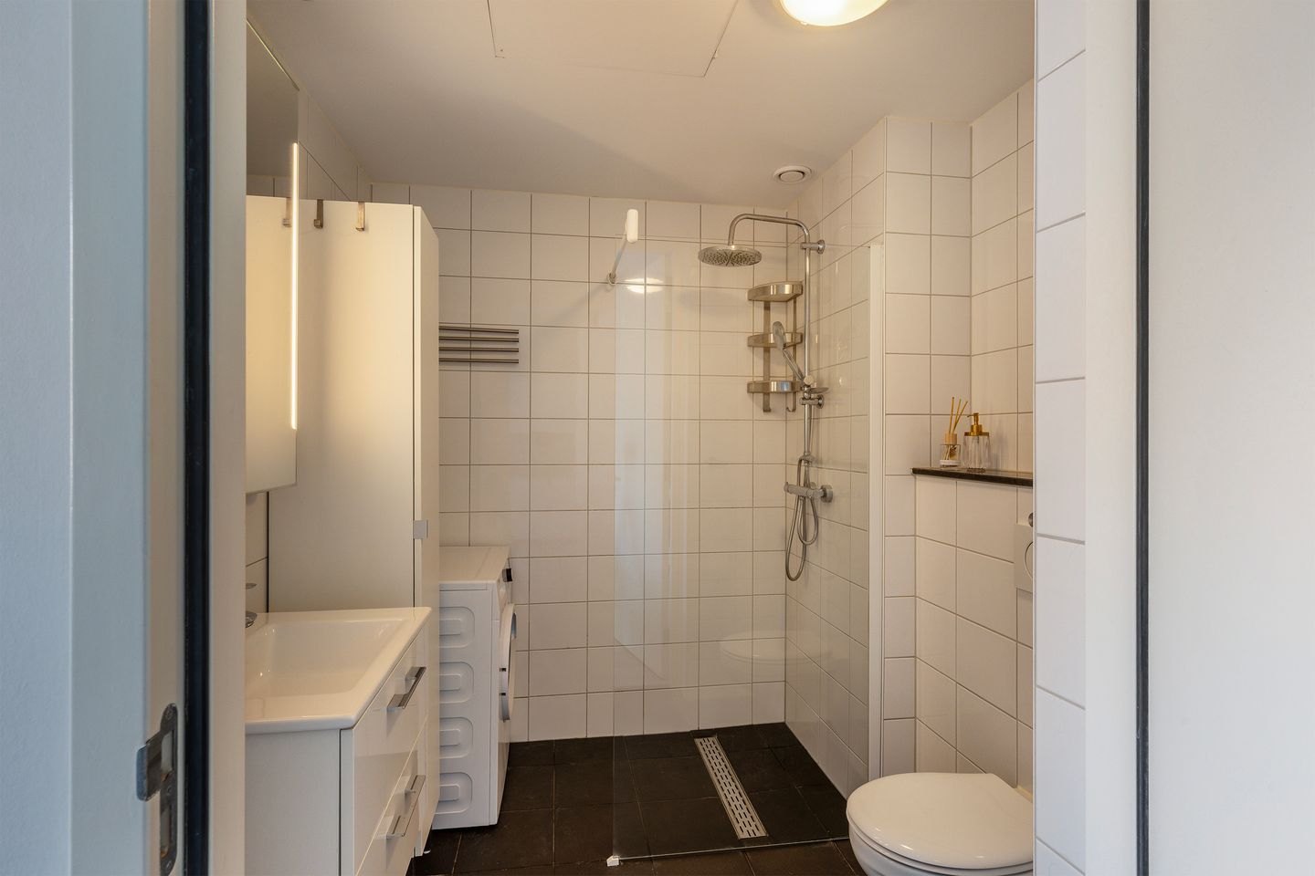Turn Key 1-Bedroom Apartment with Communal Courtyard near Rotterdam Central — 23
