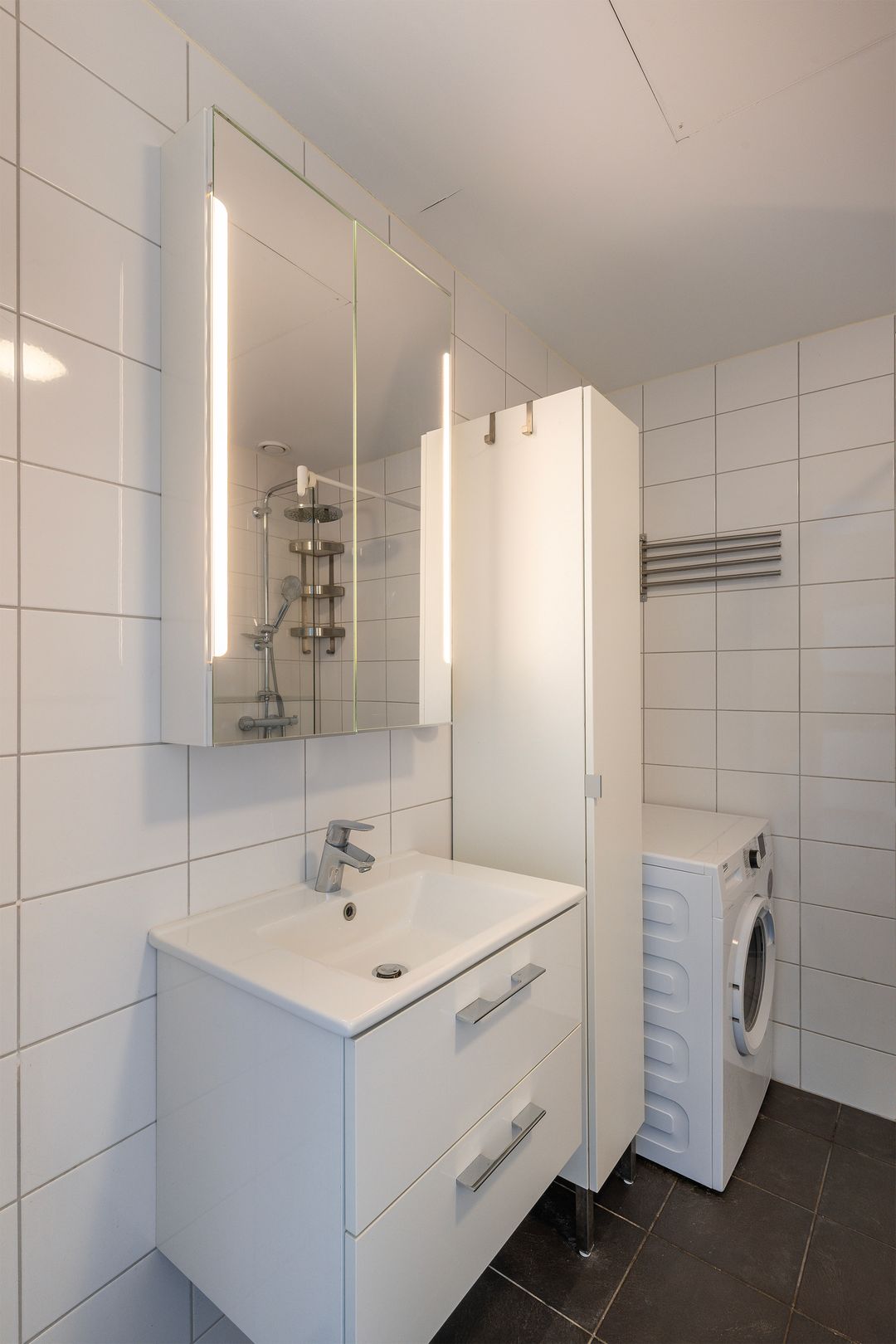 Turn Key 1-Bedroom Apartment with Communal Courtyard near Rotterdam Central — 24