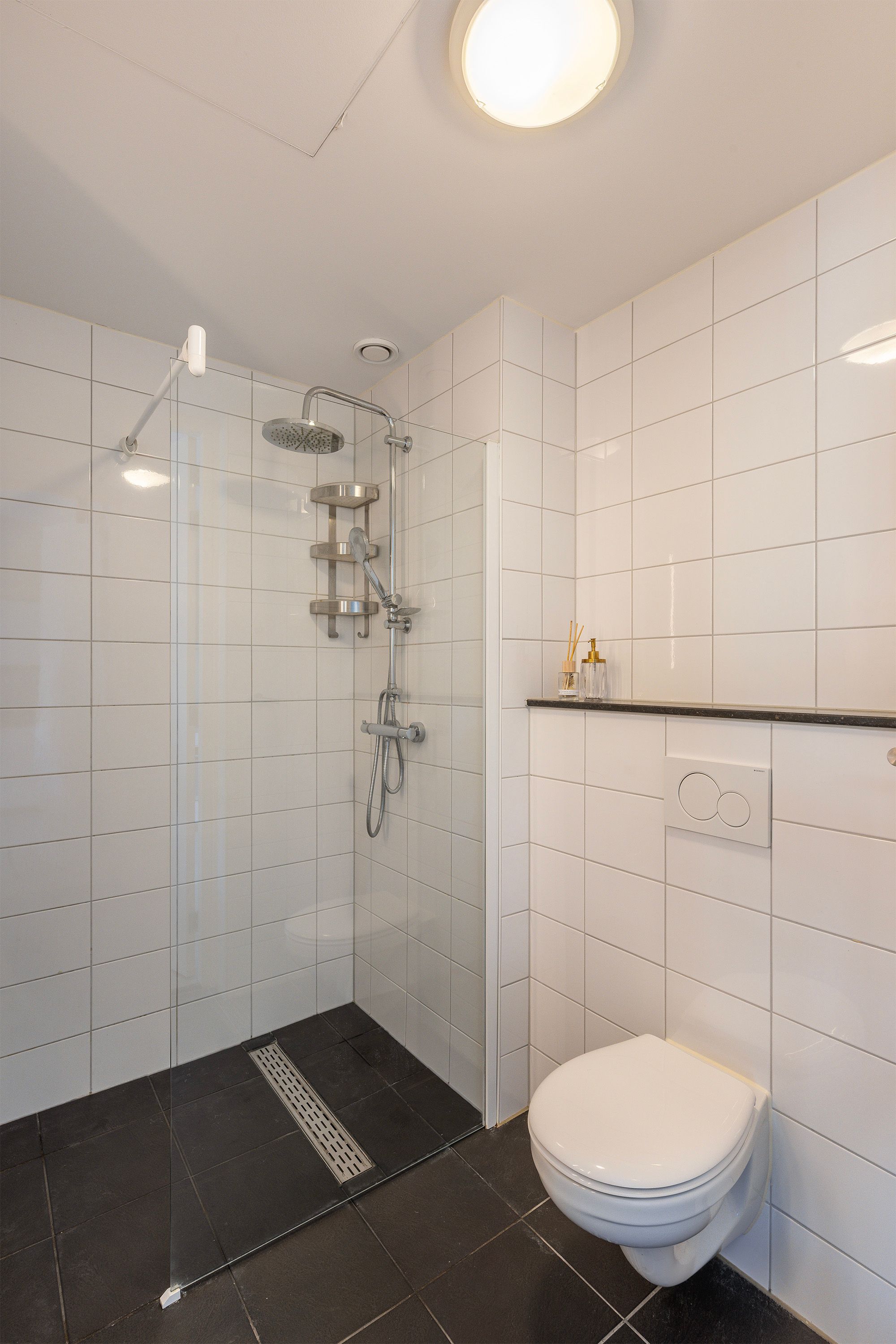 Turn Key 1-Bedroom Apartment with Communal Courtyard near Rotterdam Central — 25