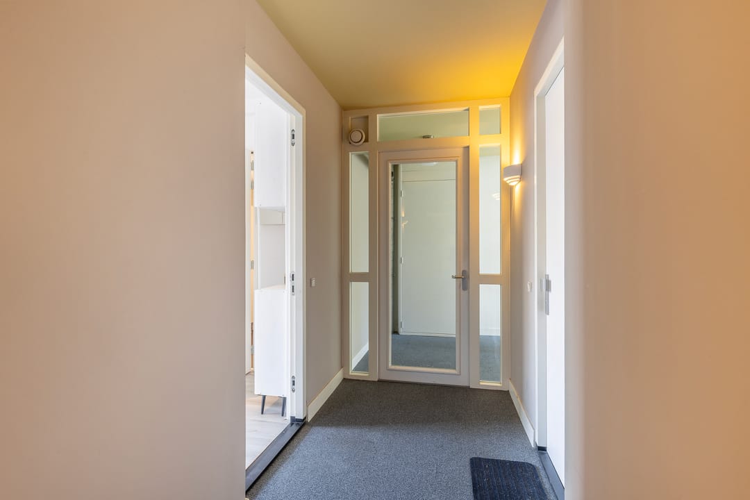 Turn Key 1-Bedroom Apartment with Communal Courtyard near Rotterdam Central — 26