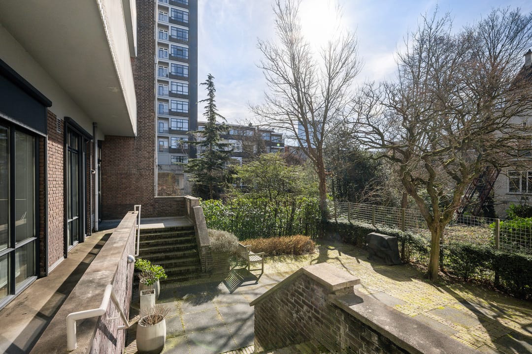 Turn Key 1-Bedroom Apartment with Communal Courtyard near Rotterdam Central — 29