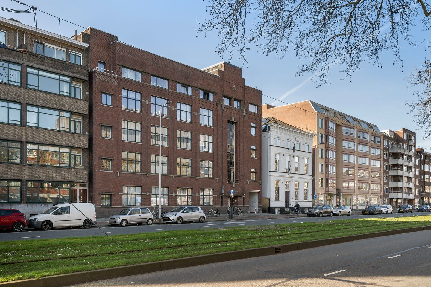 Turn Key 1-Bedroom Apartment with Communal Courtyard near Rotterdam Central — 33