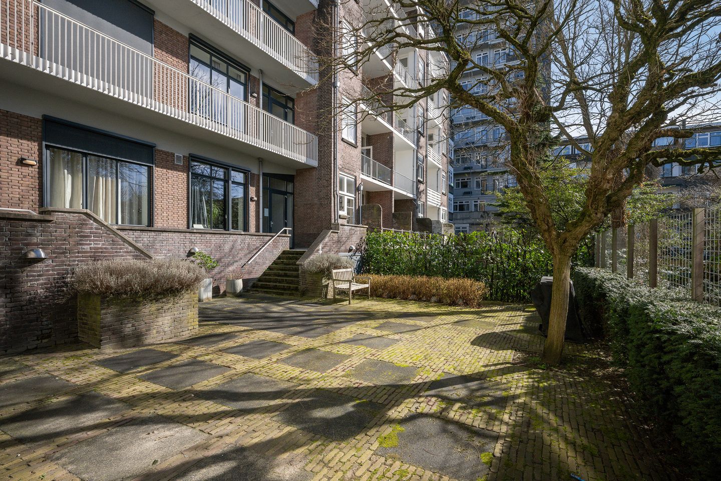 Turn Key 1-Bedroom Apartment with Communal Courtyard near Rotterdam Central — 27
