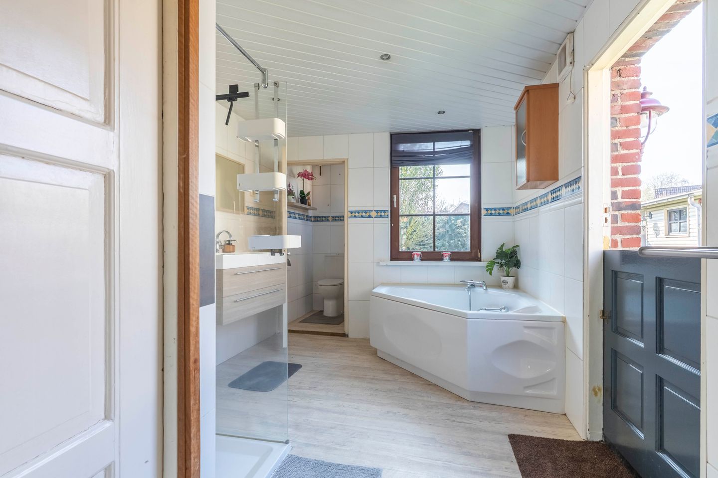 Photo 14 of Beekstraat 38