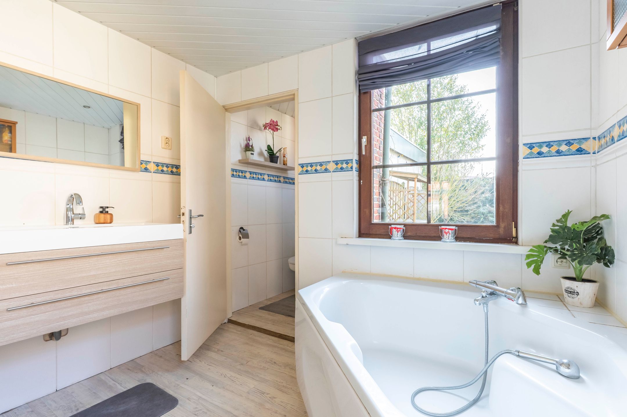 Photo 15 of Beekstraat 38