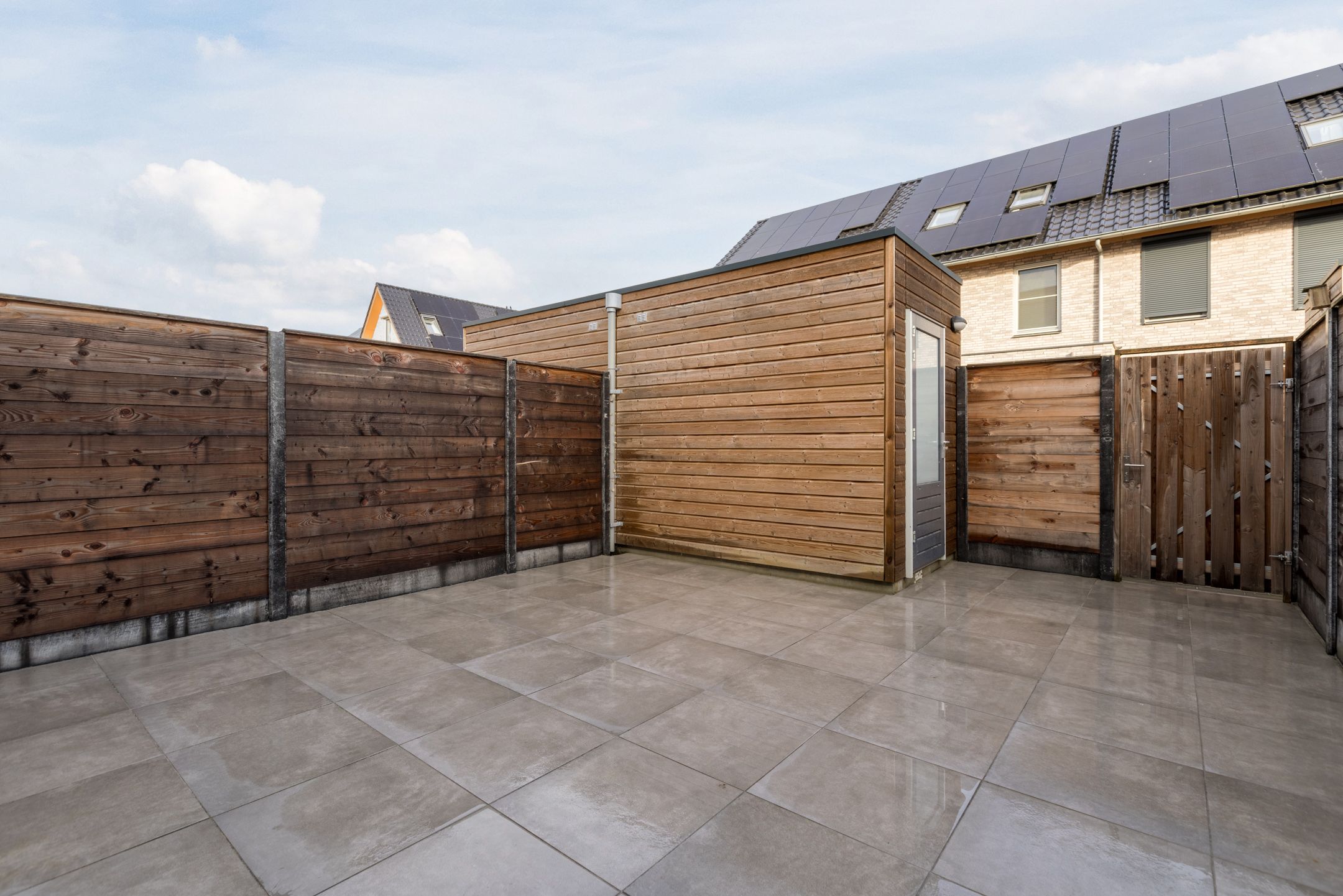 Modern Energy-Efficient Terraced Home in Leerdam with Solar Panels — 25