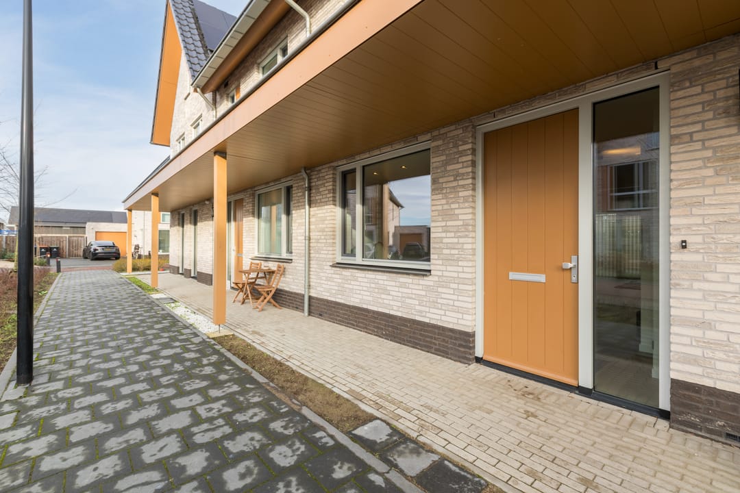 Modern Energy-Efficient Terraced Home in Leerdam with Solar Panels — 29