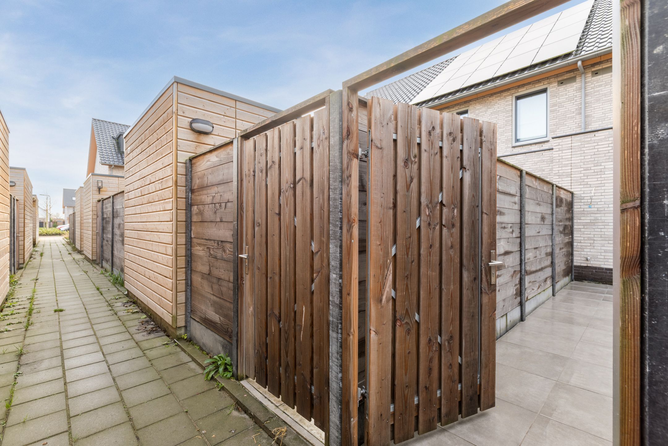 Modern Energy-Efficient Terraced Home in Leerdam with Solar Panels — 28
