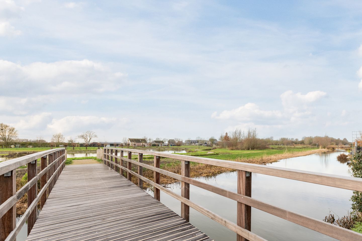 Modern Energy-Efficient Terraced Home in Leerdam with Solar Panels — 32