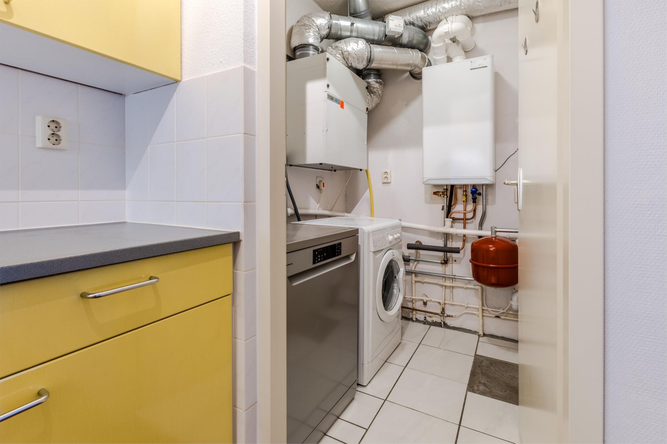 Foto 15 van Strevelsweg 954