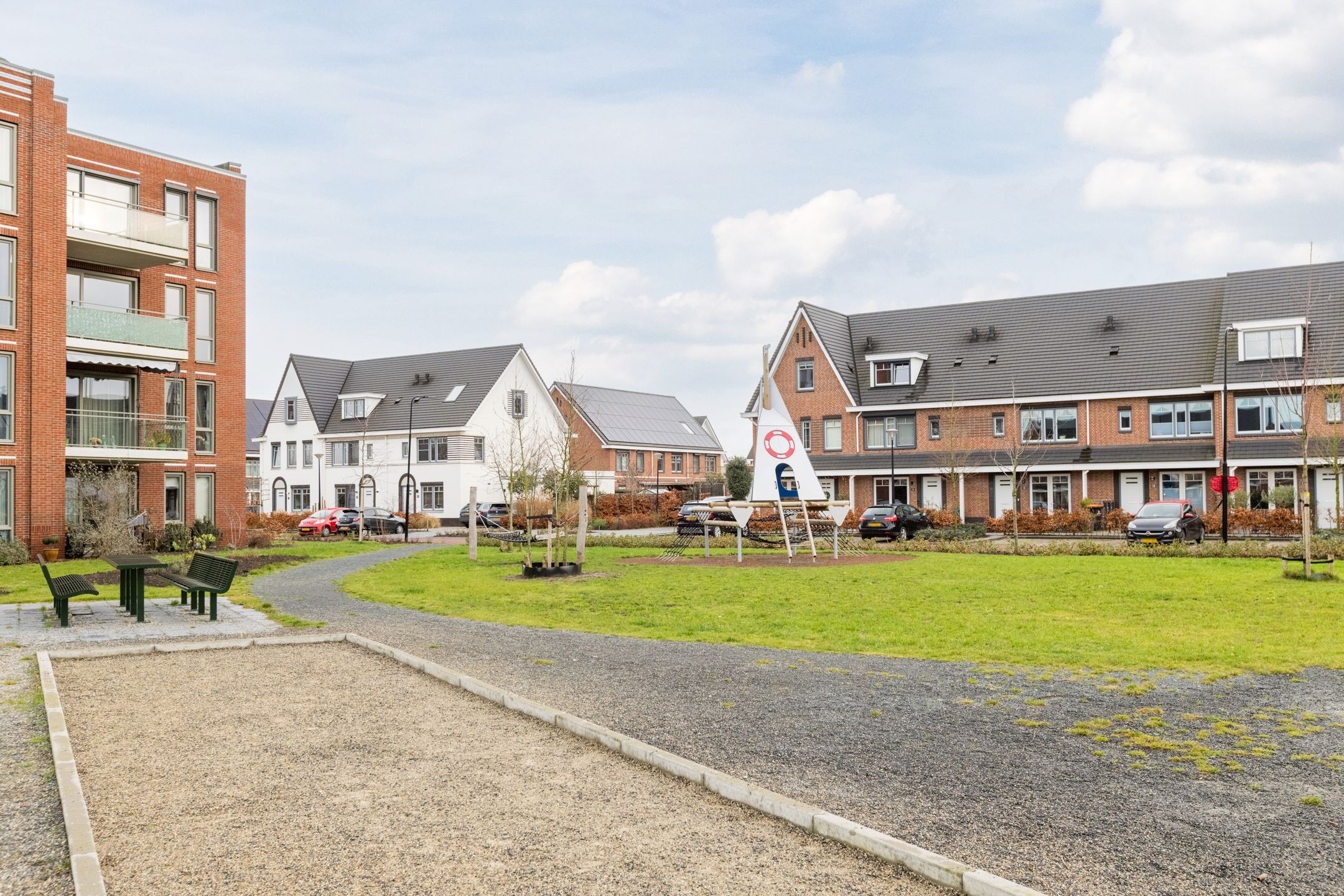 Modern Energy-Efficient Terraced Home in Leerdam with Solar Panels — 30
