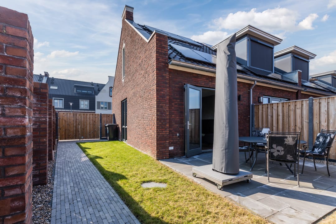 Photo 28 of Gouvernante 59