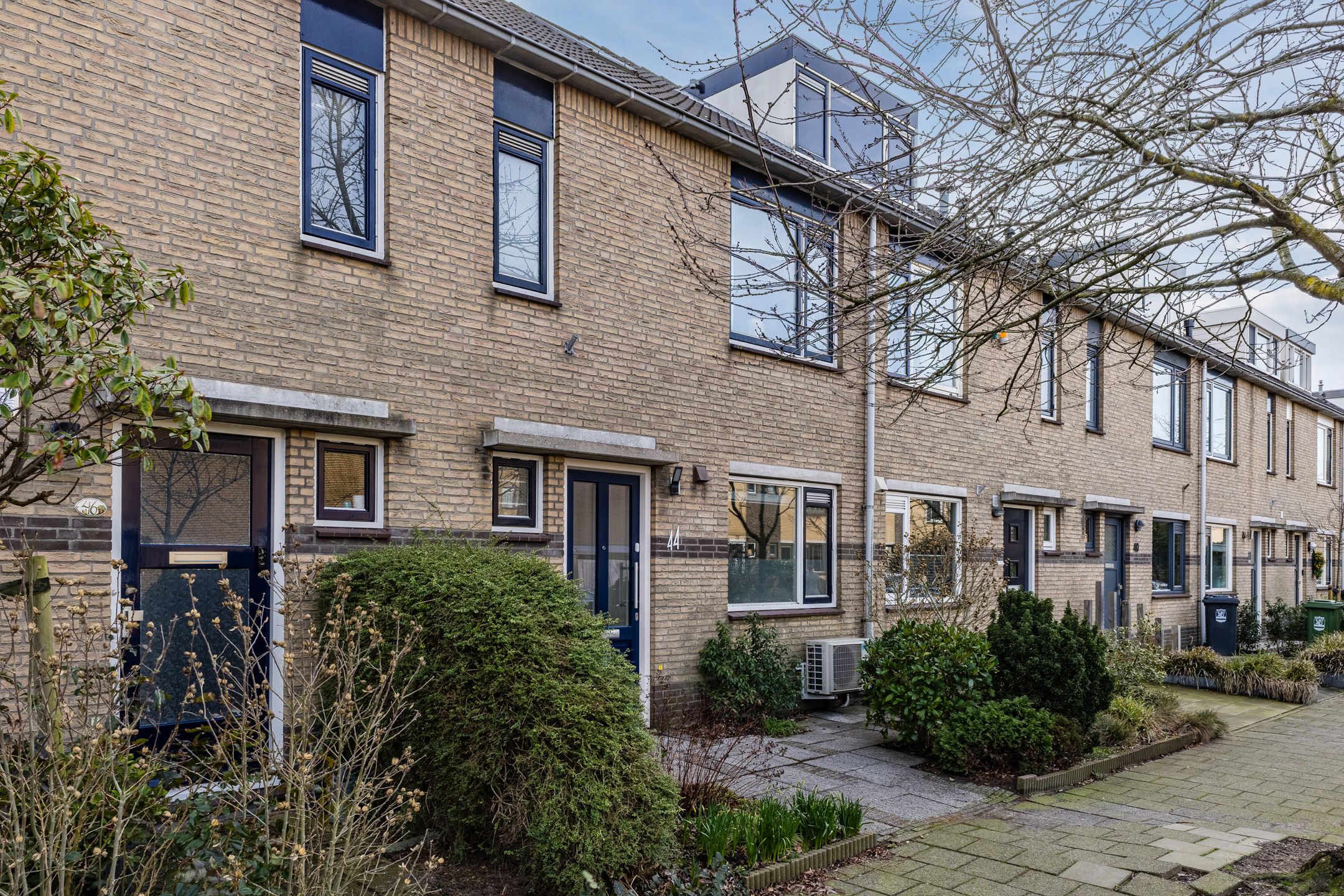 Buying a house in The Netherlands., Viool 44