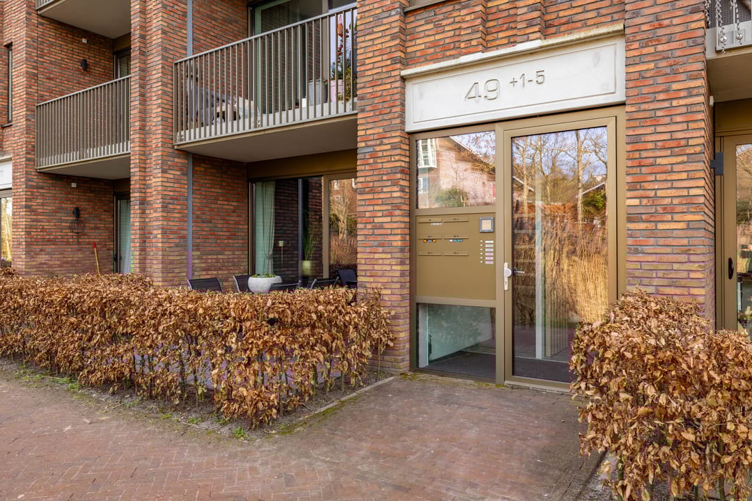 Foto 8 van Helper Westsingel 49-1