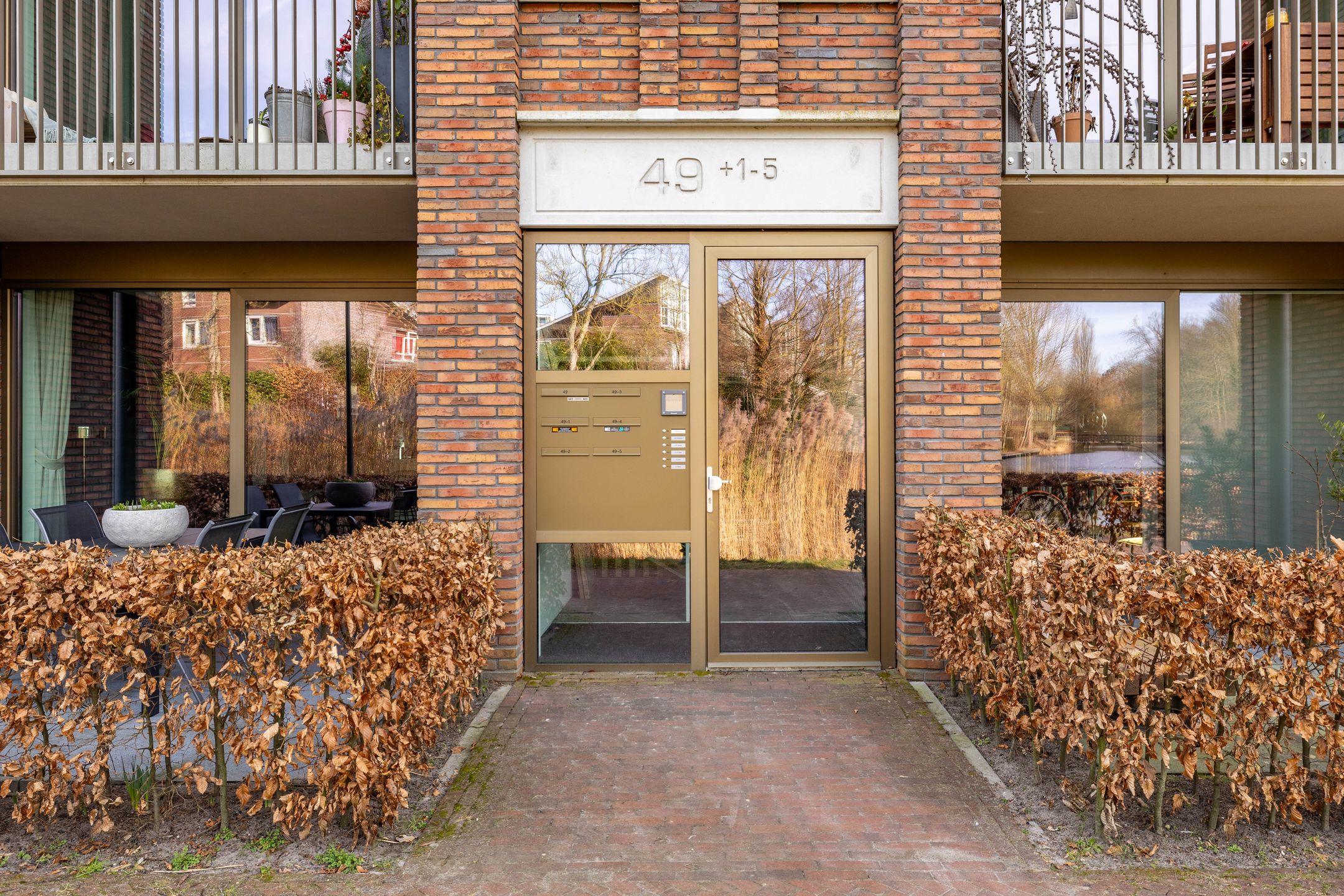 Foto 9 van Helper Westsingel 49-1