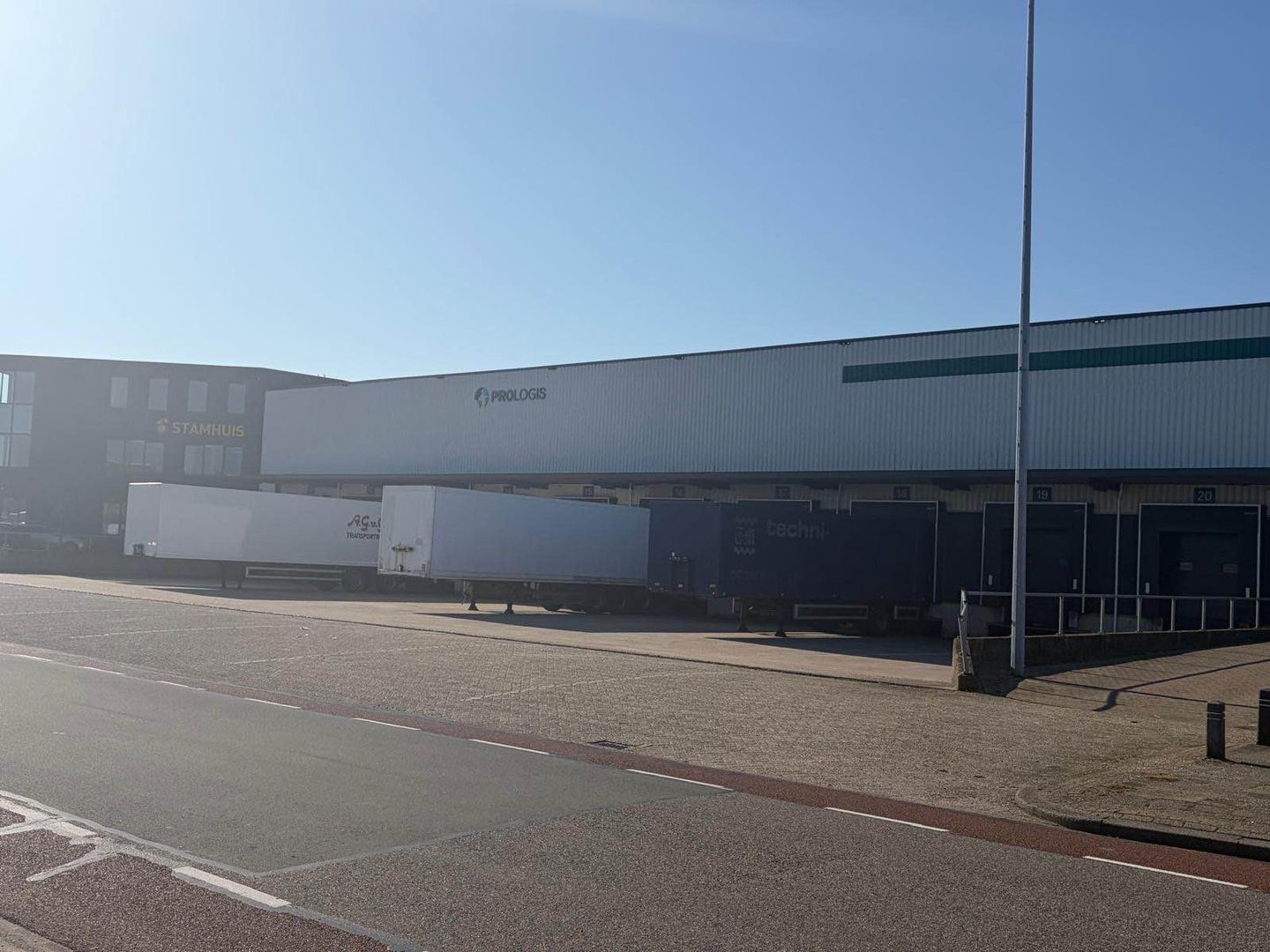 View photo 4 of Rutherfordweg 50