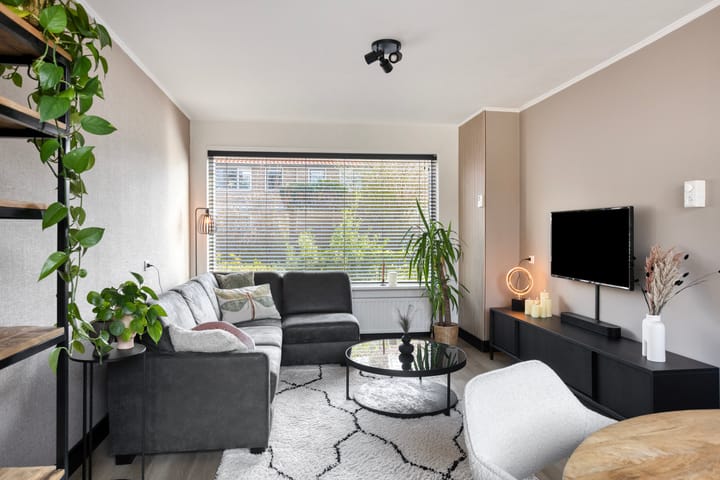 Photo 2 of van Vredenstraat 73