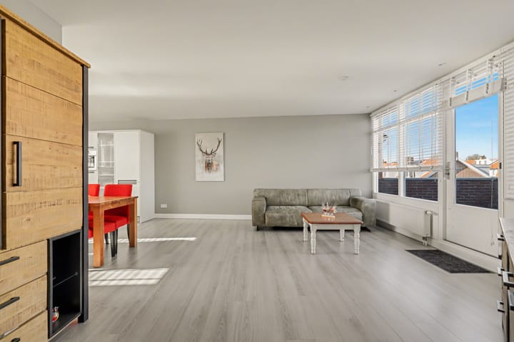 Photo 4 of Helmstraat 16-A