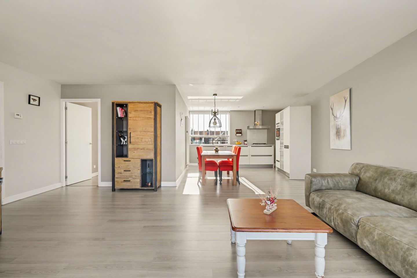 Photo 5 of Helmstraat 16-A