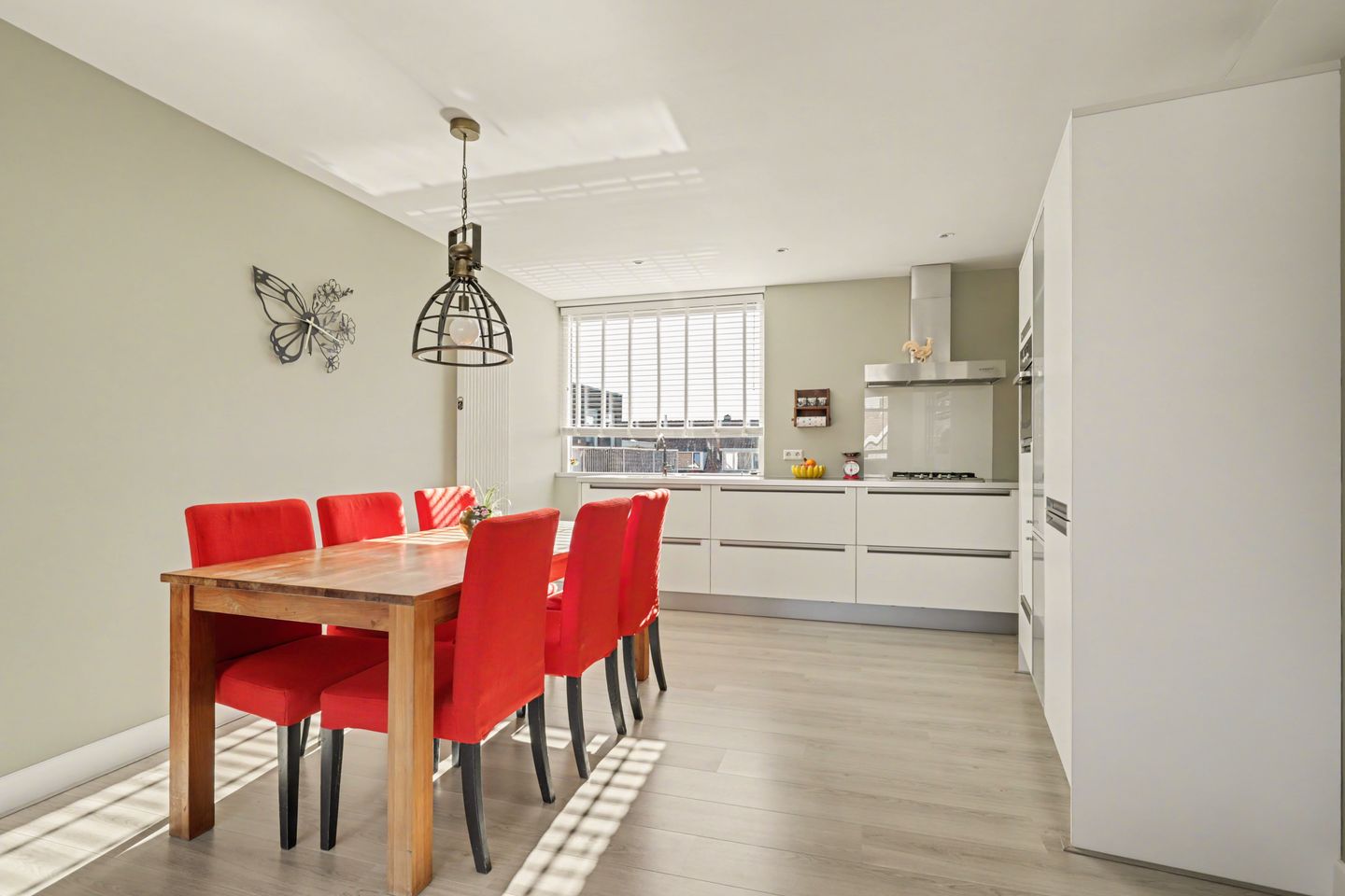 Photo 10 of Helmstraat 16-A