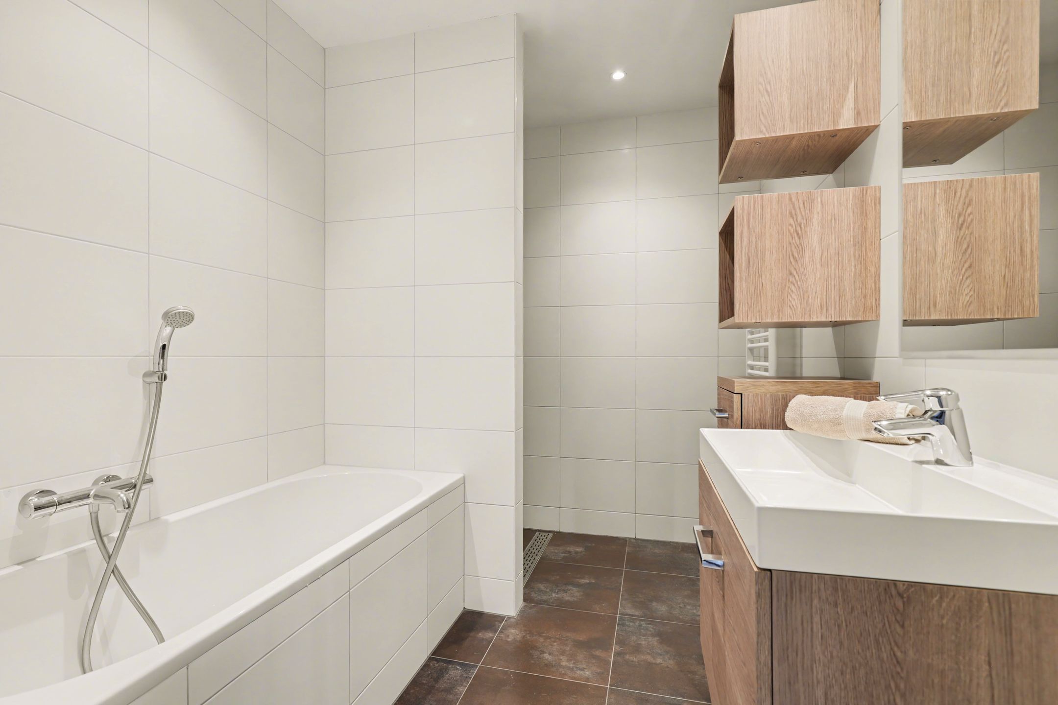 Photo 18 of Helmstraat 16-A