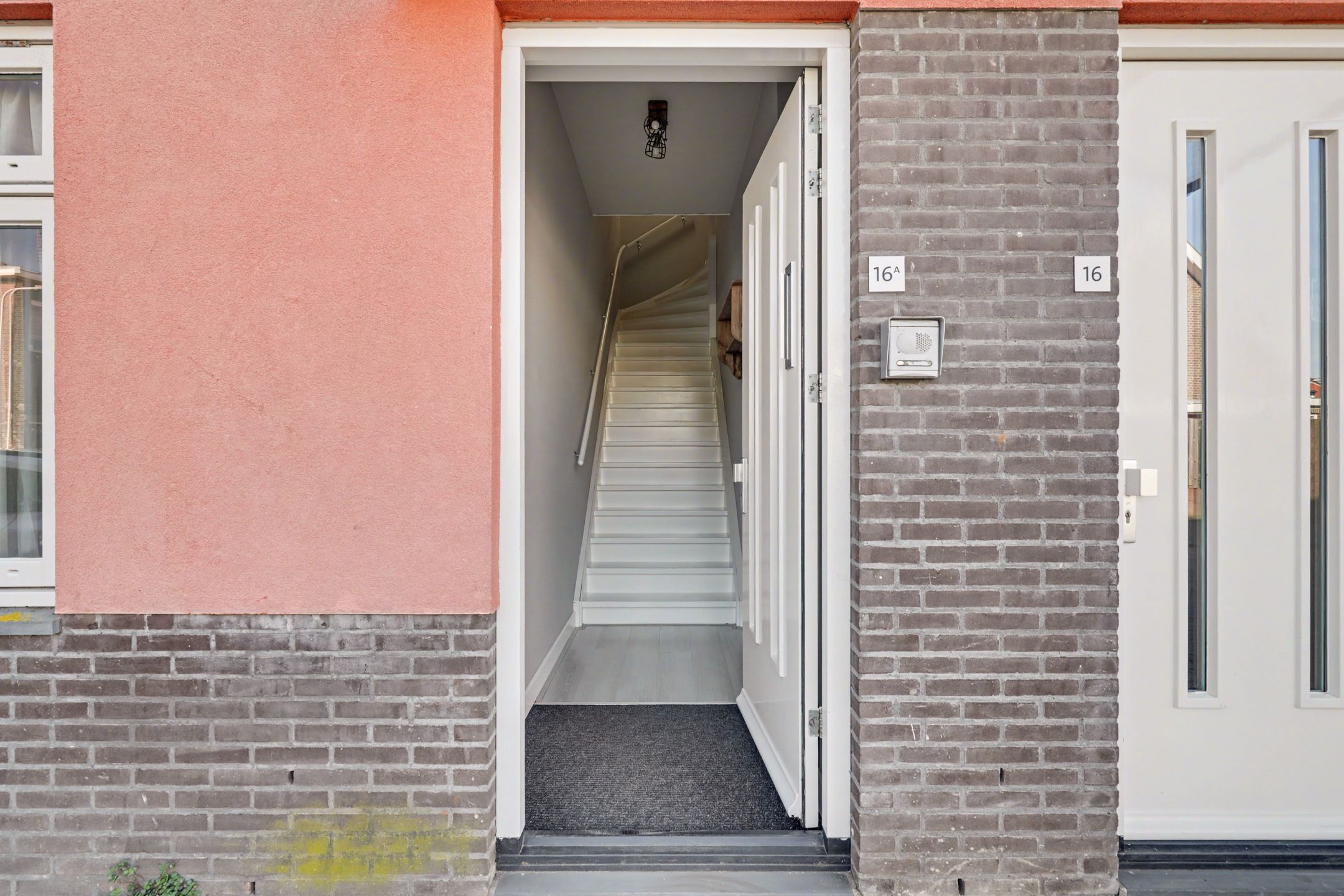 Photo 24 of Helmstraat 16-A