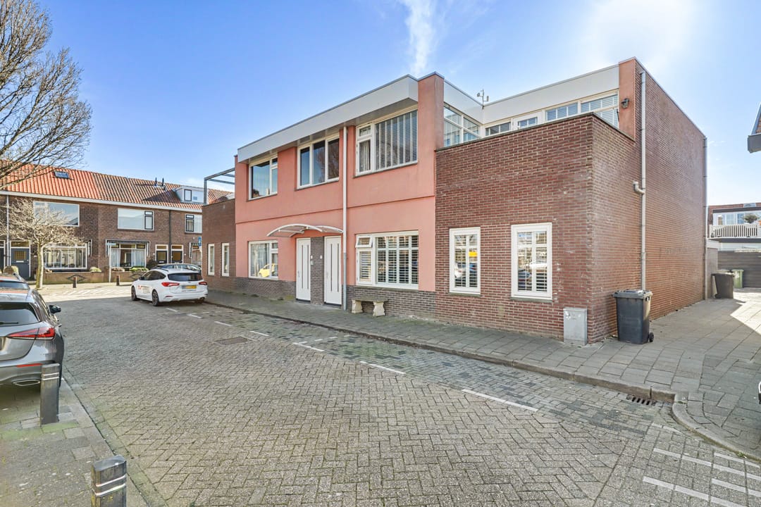 Photo 26 of Helmstraat 16-A