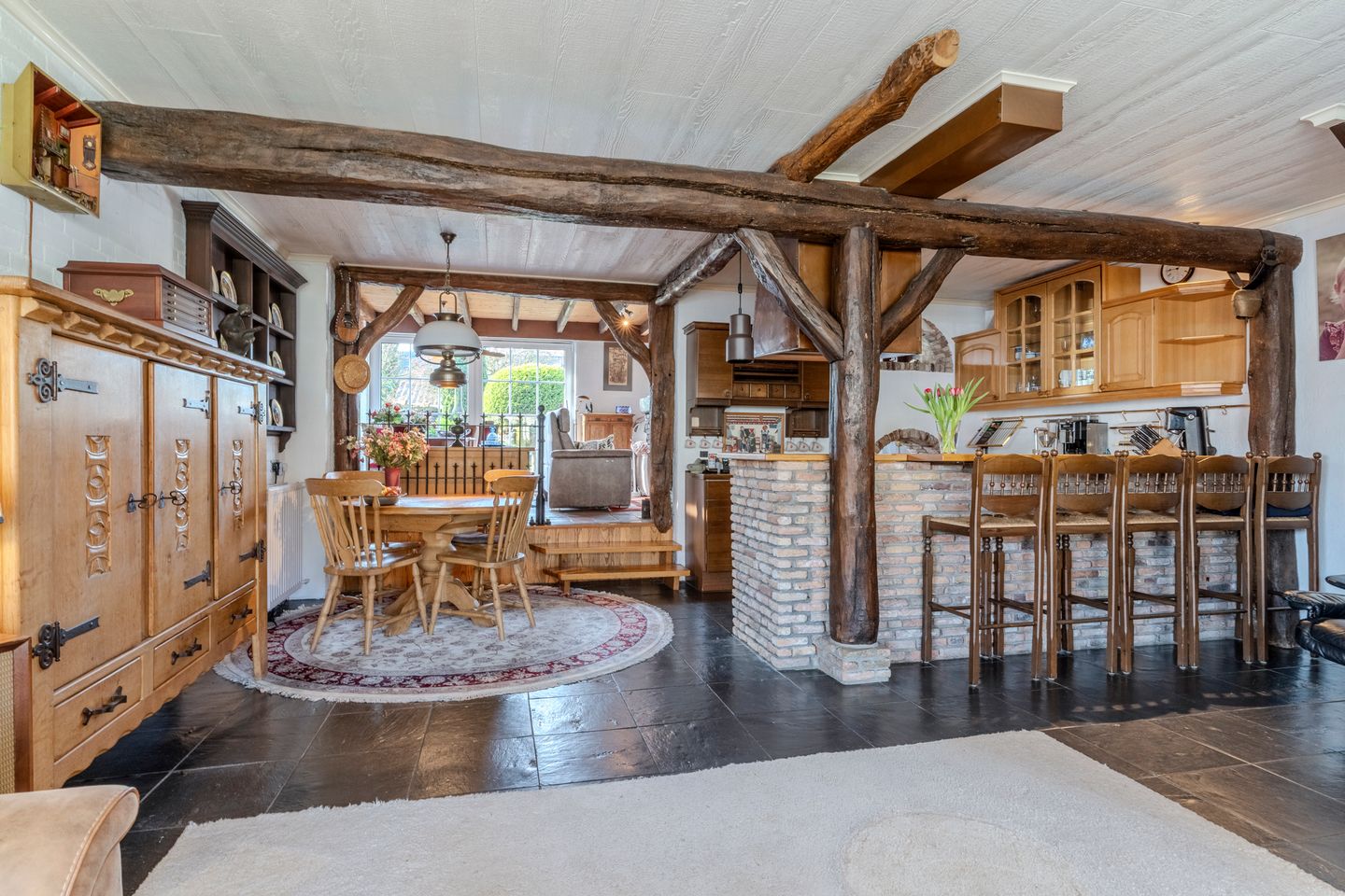 Photo 10 of Schoutstraat 29