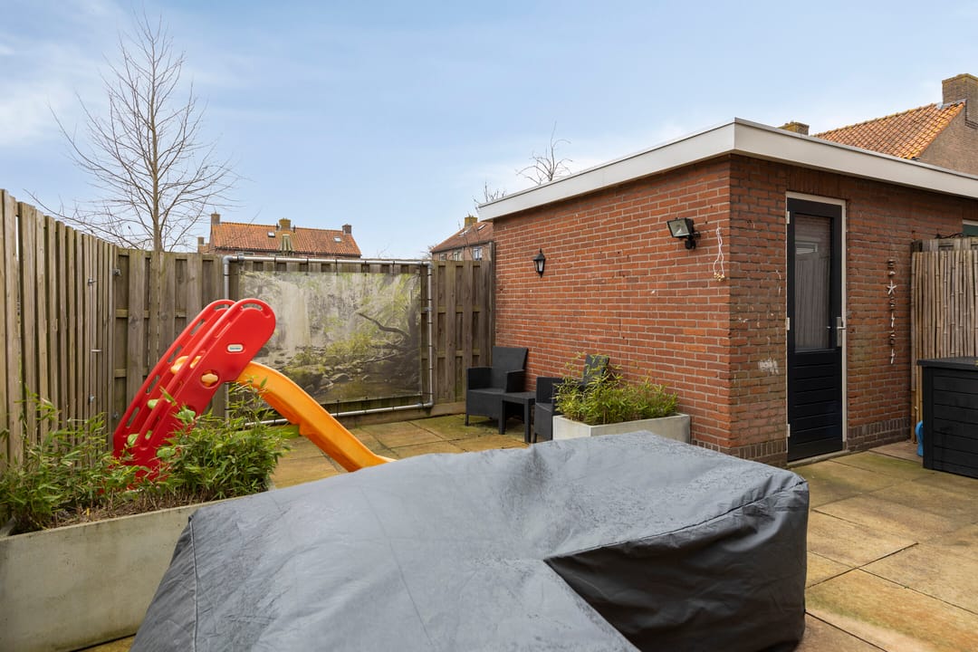 Renovated Corner Home with Four Bedrooms in Family-Friendly Boskoop — 28