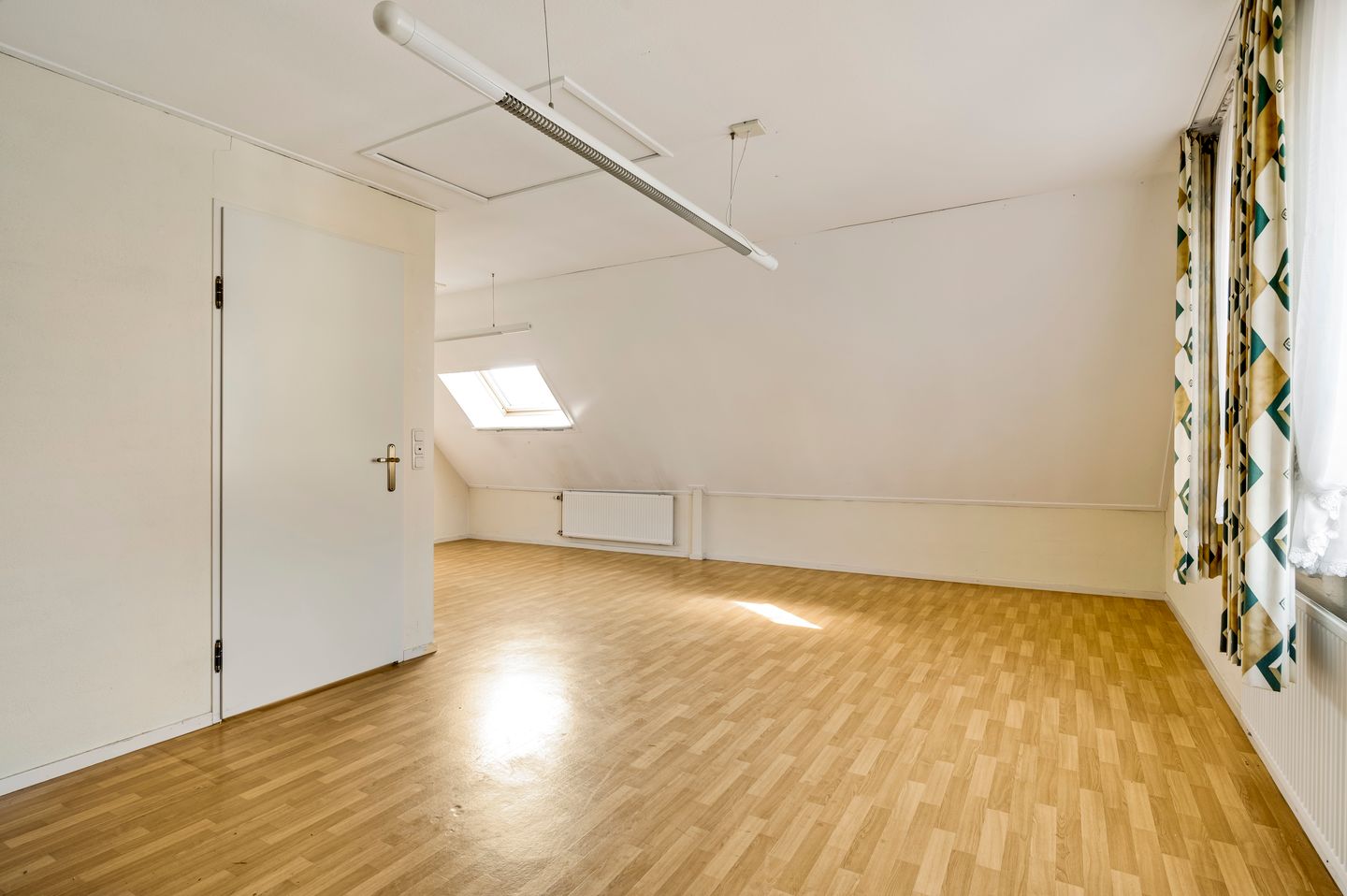 Foto 35 van Den Eigen 1-A