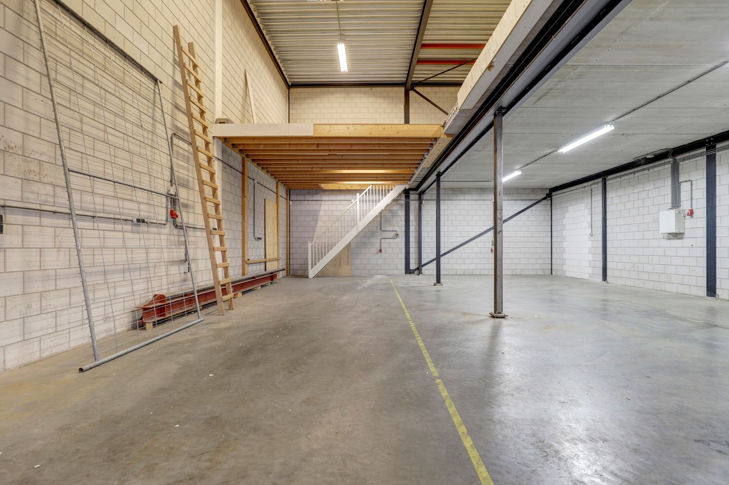 Bekijk foto 2 van Westbaan 283