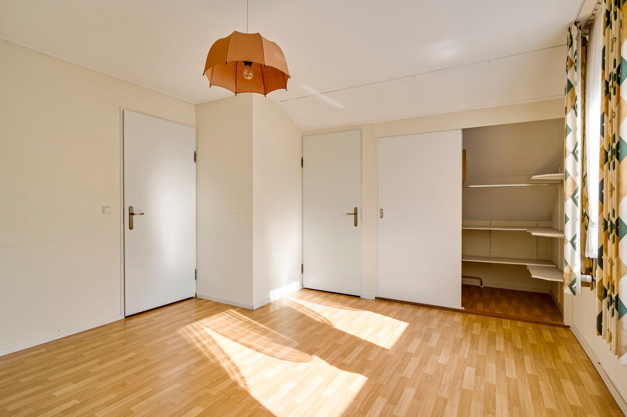 Foto 42 van Den Eigen 1-A