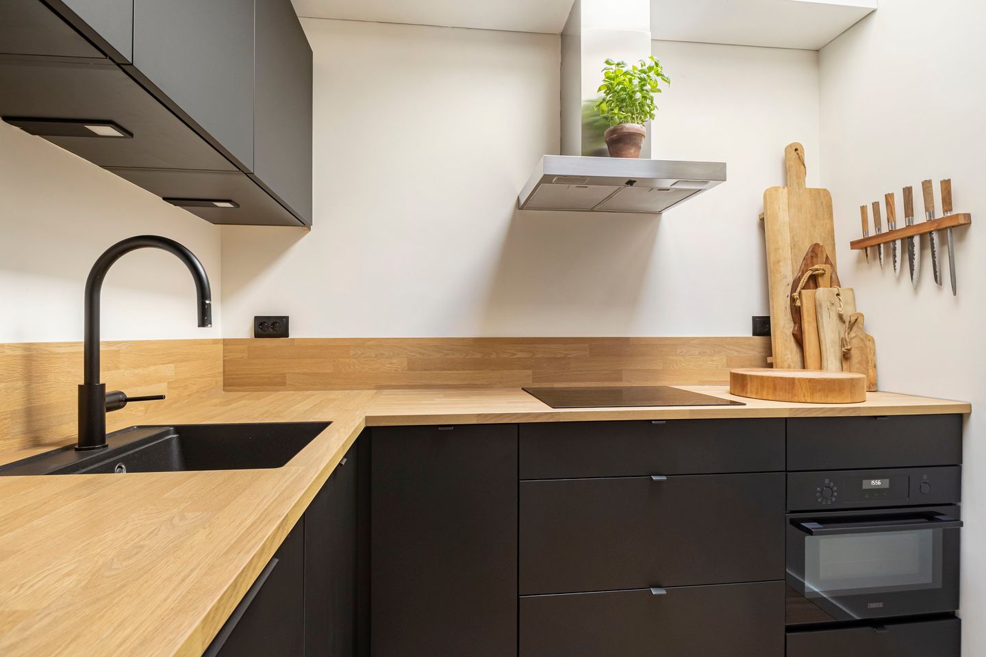 Photo 10 of Woudrichemstraat 48