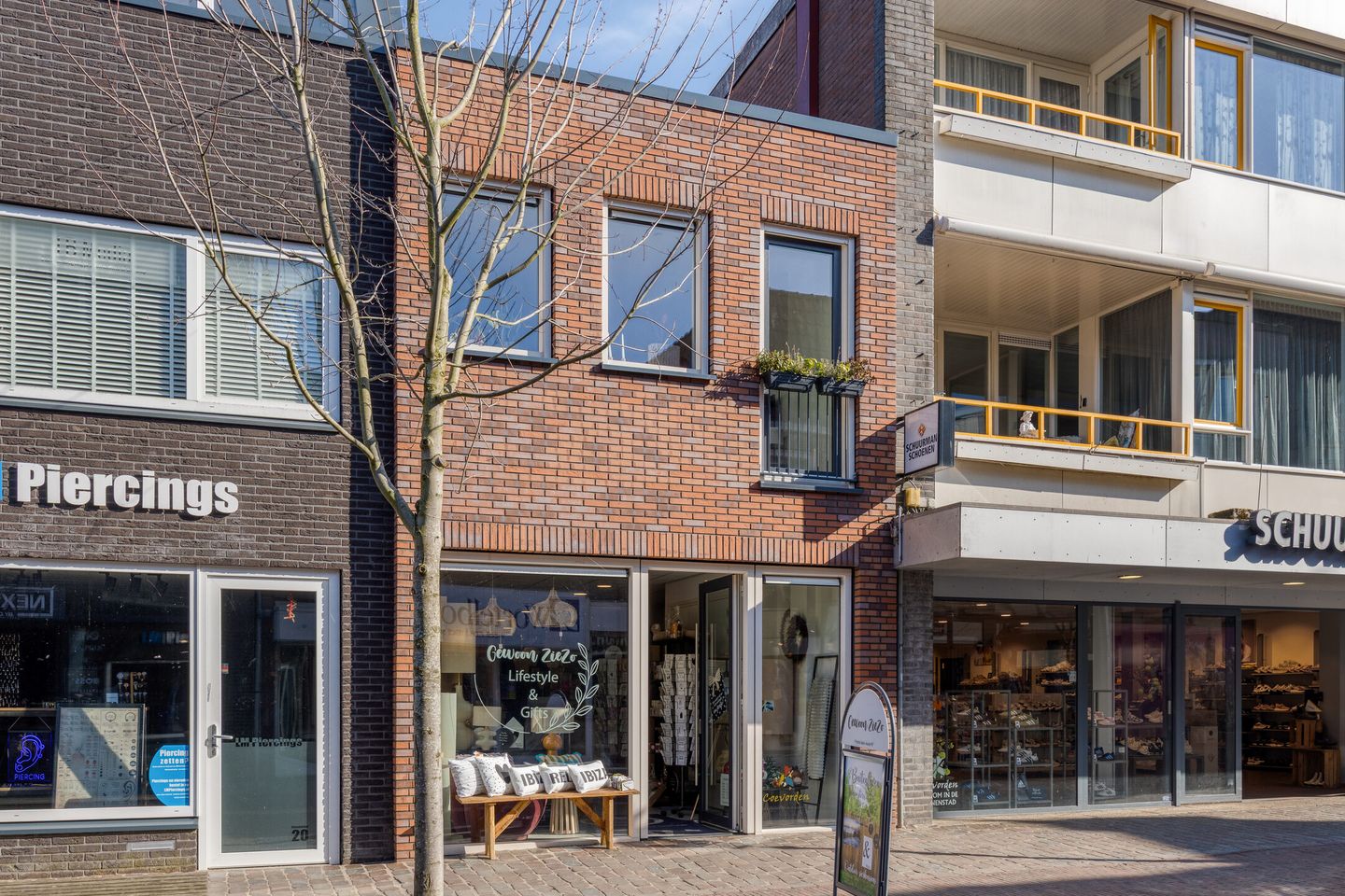 View photo 2 of Friesestraat 18