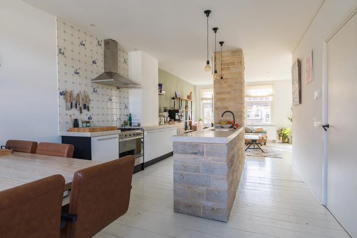 Photo 3 of Sassenheimstraat 16-3